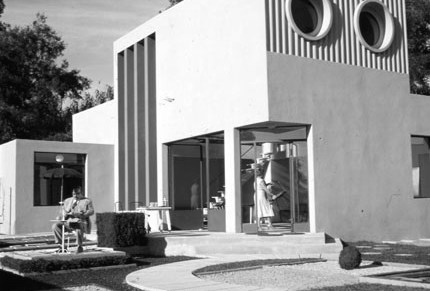 Sobre mi Tío y un pobre hombre&nbsp;rico.